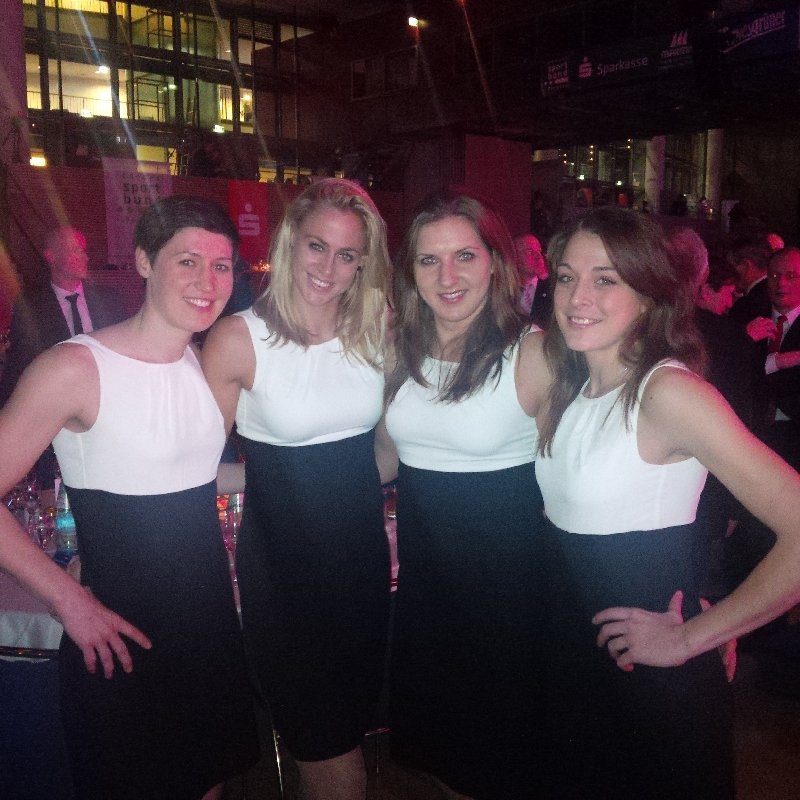 Anne Müller, Maura Visser, Karolina Kudlacz und Alex Mazzucco machen auf der Sportgala in Dresden