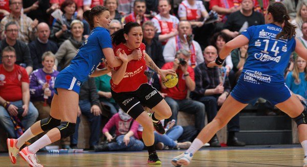 Jugendnationalspielerin Nele Reimer (links, 17) machte ihre Sache gestern beim THC noch am besten