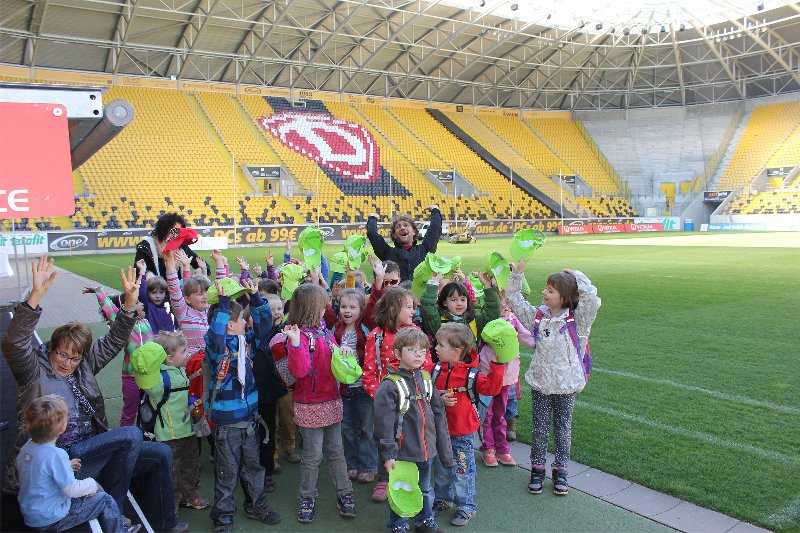 PR-Bild Weltgeschichtentag 2014 glücksgas stadion