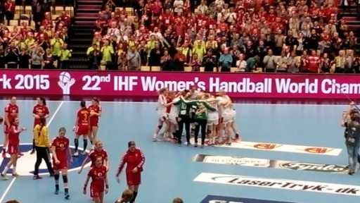 Handball WM 2015 Dänemark: Rikke Poulsen und Dänemark im Rausch gegen Montenegro - Foto: SPORT4Final