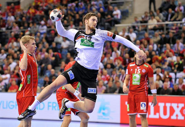 Handball EM 2016: Angela Merkel wuenscht DHB-Team Erfolg Handball EM 2016: Angela Merkel wünscht DHB-Team Erfolg - Foto: ZPRP / EHF