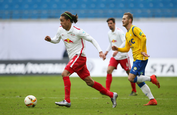 RasenBallsport Leipzig vs. FK Teplice - Yussuf Poulsen (RB Leipzig) und Patrik Dressler (Teplice) RasenBallsport Leipzig vs. FK Teplice - Yussuf Poulsen (RB Leipzig) und Patrik Dressler (Teplice) - Foto: GEPA pictures/Roger Petzsche