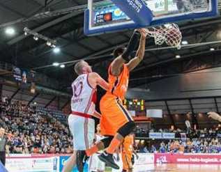 James Southerland beim Dunking - Foto MBC - Kuch