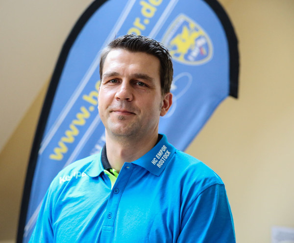 HC Empor Rostock mit Trainer Robert Teichert ab Sommer 2016 HC Empor Rostock mit Trainer Robert Teichert ab Sommer 2016 - Foto: HC Empor Rostock
