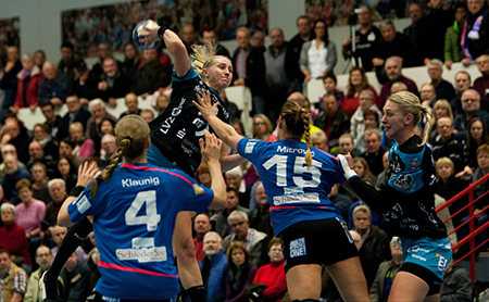 Handball Bundesliga, HSG Blomberg-Lippe - HC Leipzig am 02.01.2016 in Blomberg-Lippe - Saskia Lang (18) - Foto: Sebastian Brauner