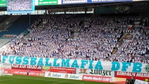 FC Hansa Rostock mit Konsequenzen nach Vorkommnissen beim DFB-Pokal-Spiel - Foto: SPORT4FINAL