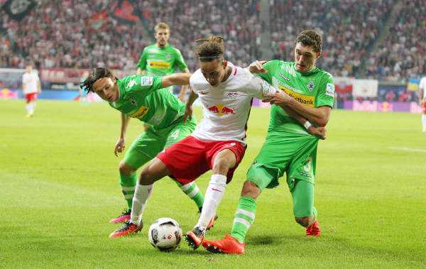 Deutsche Bundesliga, RasenBallsport Leipzig vs. Borussia Mönchengladbach - Nico Schulz (Gladbach), Yussuf Poulsen (RB Leipzig) und Andreas Christensen (Gladbach) - Foto: GEPA pictures/Roger Petzsche Deutsche Bundesliga, RasenBallsport Leipzig vs. Borussia Mönchengladbach - Nico Schulz (Gladbach), Yussuf Poulsen (RB Leipzig) und Andreas Christensen (Gladbach) - Foto: GEPA pictures/Roger Petzsche