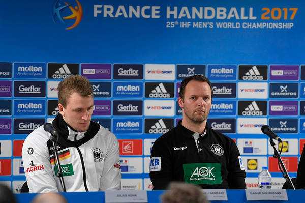 Julius Kühn und Dagur Sigurdsson in der Pressekonferenz - Handball WM 2017: Dagur Sigurdsson vor deutscher Presse: „Größte Enttäuschung als Bundestrainer“ - Foto: France Handball