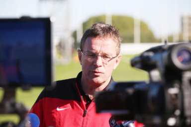 LAGOS,PORTUGAL, 09. JAN. 2017 - SOCCER - 1. DFL, 1. Deutsche Bundesliga, RasenBallsport Leipzig, training camp. Ralf Rangnick (RB Leipzig) - Foto: GEPA pictures/Roger Petzsche LAGOS,PORTUGAL, 09. JAN. 2017 - SOCCER - 1. DFL, 1. Deutsche Bundesliga, RasenBallsport Leipzig, training camp. Ralf Rangnick (RB Leipzig) - Foto: GEPA pictures/Roger Petzsche