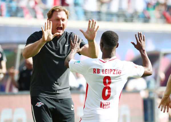 Deutsche Bundesliga, RasenBallsport Leipzig vs. SV Darmstadt - Ralph Hasenhuettl und Naby Keita (RB Leipzig) - Foto: GEPA pictures/Kerstin Kummer Deutsche Bundesliga, RasenBallsport Leipzig vs. SV Darmstadt - Ralph Hasenhuettl und Naby Keita (RB Leipzig) - Foto: GEPA pictures/Kerstin Kummer