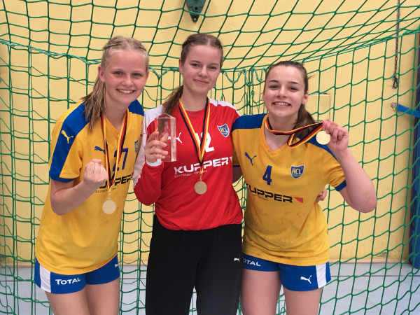 Jule Weise, Helen Keller und Emely Theilig - Foto: HC Leipzig