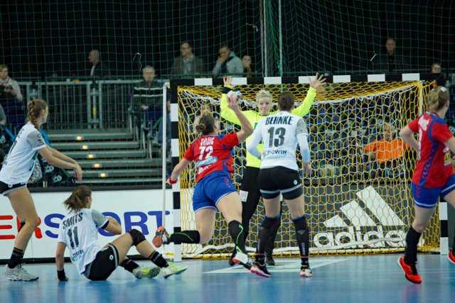 Dragana Cvijic - Handball WM 2017 - Deutschland vs. Serbien - Foto: Jansen Media Dragana Cvijic - Handball WM 2017 - Deutschland vs. Serbien - Foto: Jansen Media
