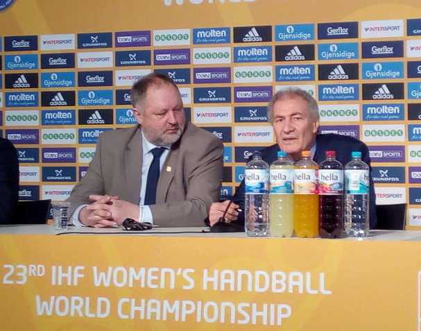 DHB-Präsident Andreas Michelmann und IHF-Präsident Dr. Hassan Moustafa - Handball WM 2017 Deutschland - Abschluss-Pressekonferenz am 17.12.2017 - Foto: SPORT4FINAL