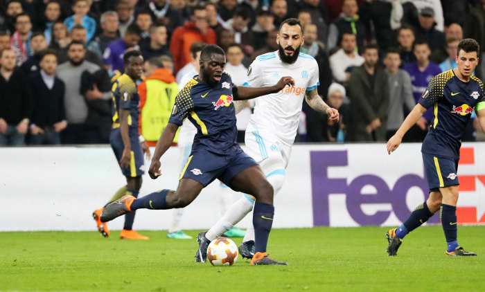 Fußball UEFA Europa League, Olympique Marseille vs. RasenBallsport Leipzig - Dayot Upamecano (RB Leipzig) und Konstantinos Mitroglou (Marseille) - Foto: GEPA pictures/Sven Sonntag