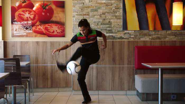 Fußball WM 2018: Burger King Aylin Yaren - Foto: Burger King Fußball WM 2018: Burger King Aylin Yaren - Foto: Burger King