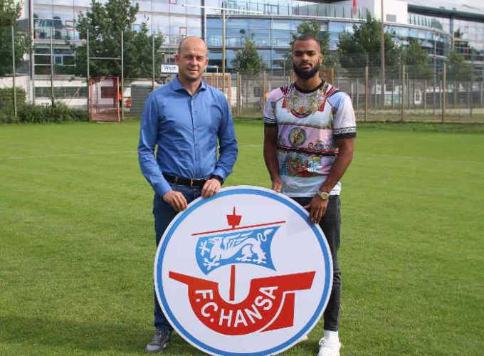 Vorstand Sport F.C. Hansa Rostock Markus Thiele und Phil Ofosu-Ayeh - Foto: FC Hansa Rostock Vorstand Sport F.C. Hansa Rostock Markus Thiele und Phil Ofosu-Ayeh - Foto: FC Hansa Rostock