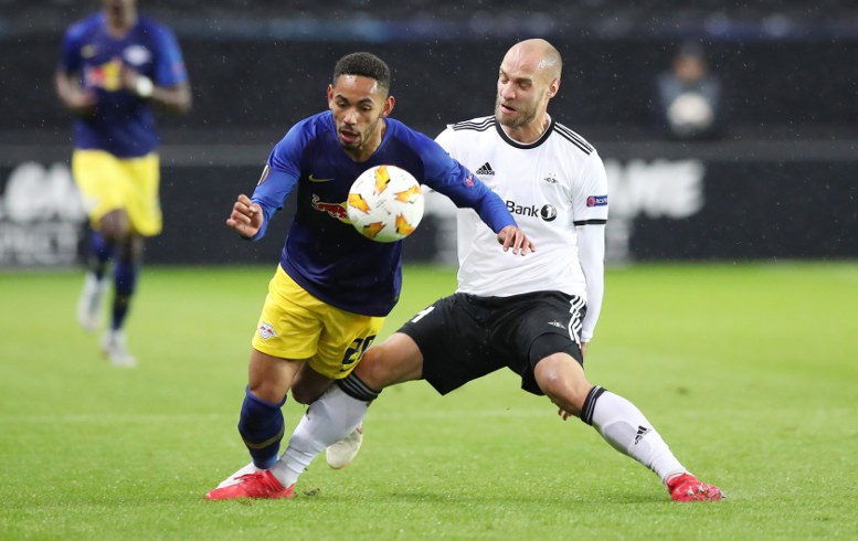 Fußball UEFA Europa League, BK Rosenborg Trondheim vs. RasenBallsport Leipzig. Matheus Cunha (RB Leipzig) und Tore Reginiussen (Rosenborg) - Foto: GEPA pictures/Sven Sonntag
