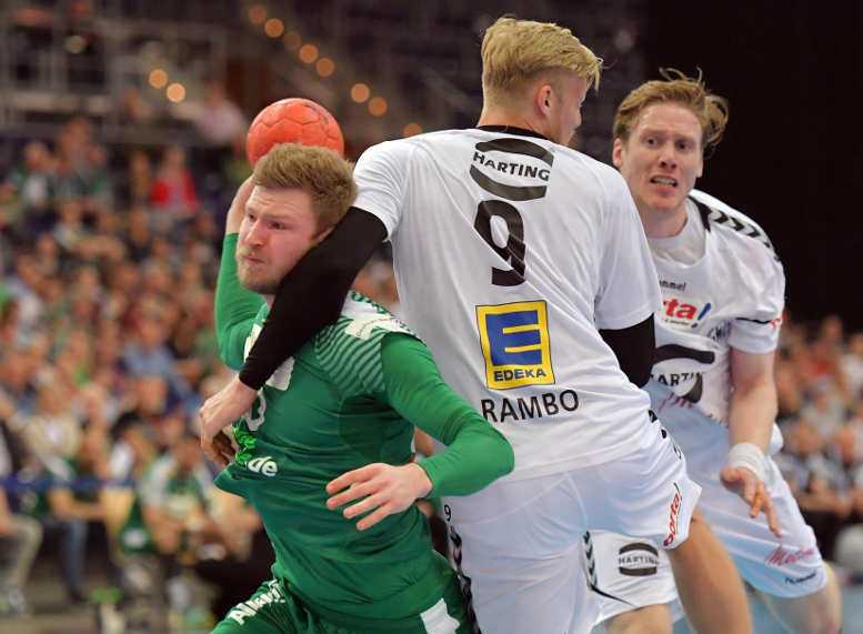 Philipp Weber (SC DHfK Leipzig) im Zweikampf mit Christoffer Rambo (GWD Minden) - Foto: Rainer Justen