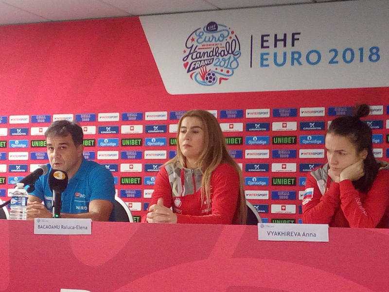 Handball EM 2018 - Ambros Martin (links), Raluca Elena Bacaoanu, Anna Vyakhireva - Media Call am 13.12.2018 in AccorHotels Arena Paris - Foto: SPORT4FINAL