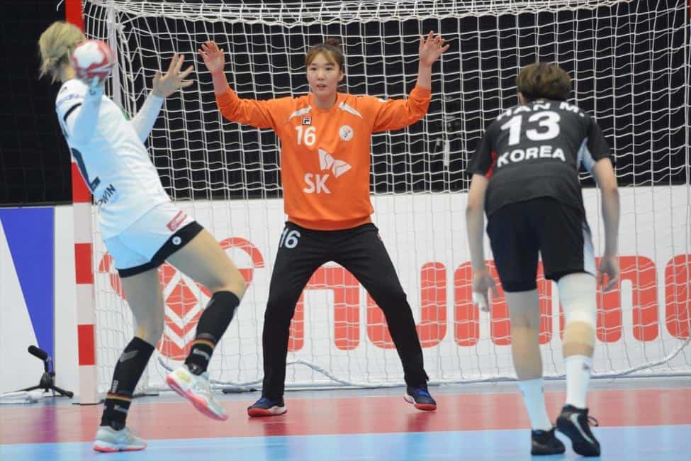 Handball WM 2019 - Shenia Minevskaja beim Siebenmeter - Deutschland vs. Südkorea - Copyright: IHF