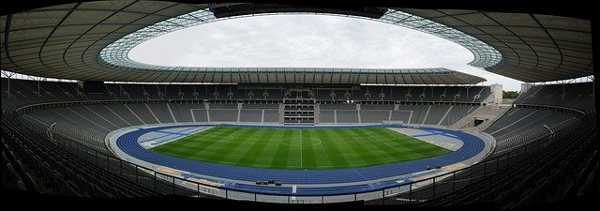 Copyright: https://pixabay.com/photos/olympic-stadium-stadium-berlin-363477/ - Licence: Pixabay Licence. Bild von Peter Timmerhues von Pixabay.