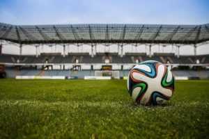 Fußball EM 2021 ⇒ Ticketchaos allerorten. Copyright: https://pixabay.com/de/photos/fußball-kugel-feld-stadion-spiel-488714/ - Lizenz: Pixabay Licence. Bild von Michal Jarmoluk auf Pixabay.