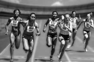 RFID Technologie Leichtathletik - Copyright: https://pixabay.com/de/photos/frauen-laufen-rennen-sportler-655353/ - Lizenz: Pixabay Licence. Bild von Thomas Wolter auf Pixabay.