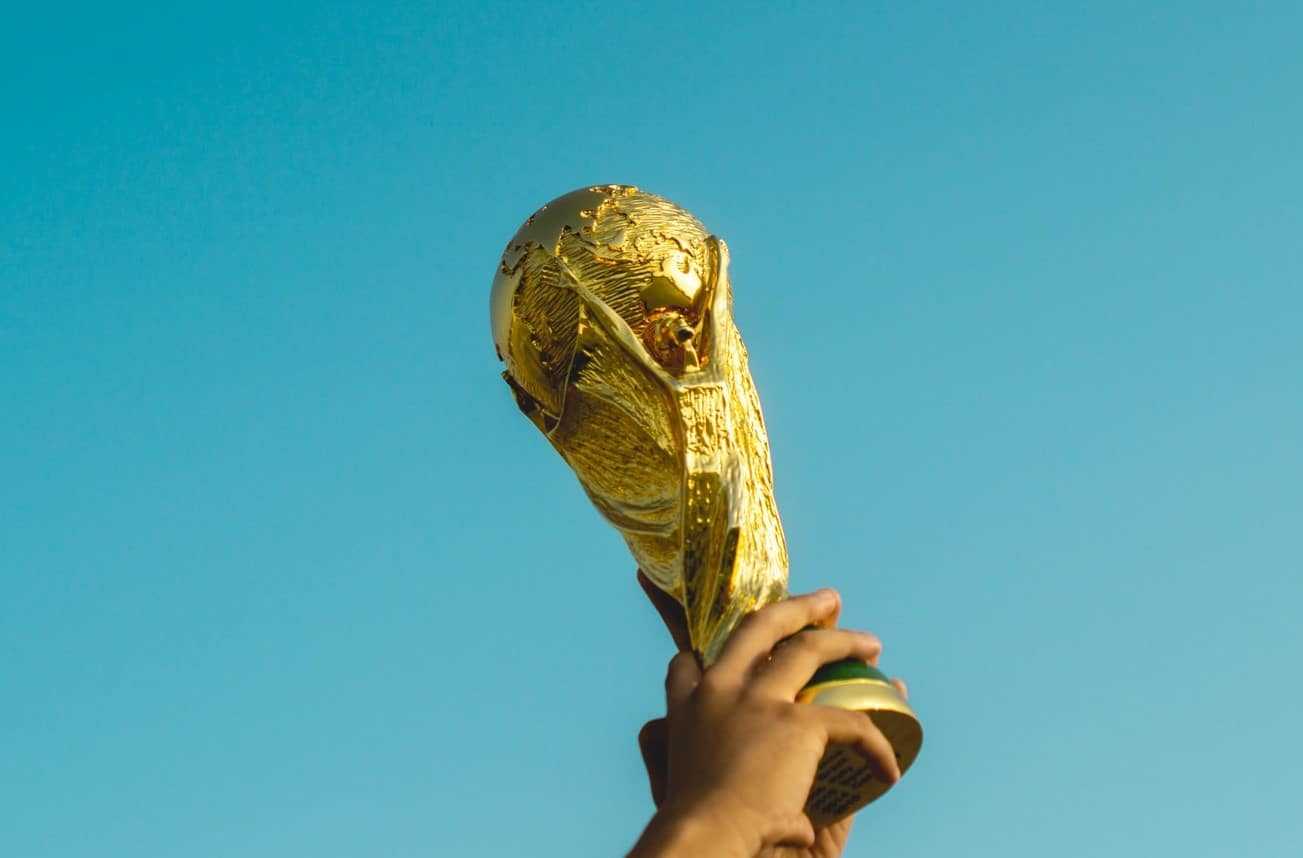 Fußball WM Pokal - Copyright: https://unsplash.com/photos/AmhdN68wjPc - Foto by Fauzan Saari on Unsplash Lizenz.