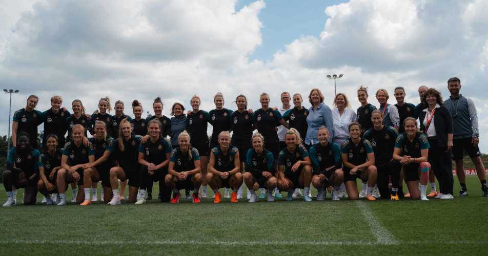 Fußball WM 2023 Vorbereitung Deutschland - Besuch von Nancy Faeser, Bundesministerin des Innern und für die Heimat, und Bärbel Bas, Präsidentin des Deutschen Bundestages - Copyright: DFB Fußball WM 2023 Vorbereitung Deutschland - Besuch von Nancy Faeser, Bundesministerin des Innern und für die Heimat, und Bärbel Bas, Präsidentin des Deutschen Bundestages - Copyright: DFB
