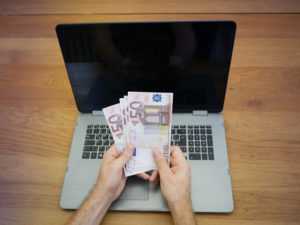 Sportwetten online - Copyright: https://pixabay.com/photos/win-sports-betting-bet-online-bet-4518184/ - Lizenz: Pixabay Licence. Bild von besteonlinecasinos auf Pixabay.