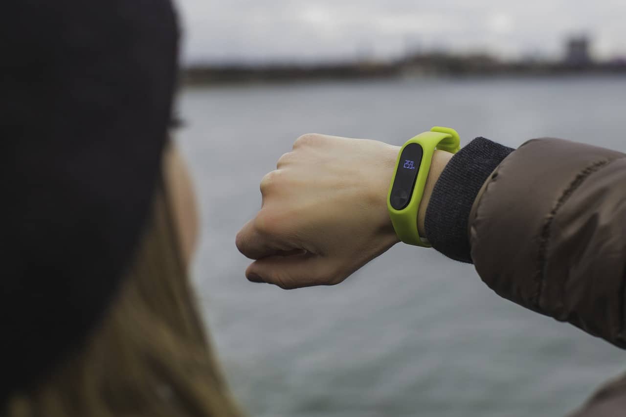 Digitale Revolution Technologie Sport - Copyright: https://pixabay.com/photos/smart-watch-technology-fitness-2562329/ - Lizenz: Pixabay Licence. Bild von StockSnap auf Pixabay.