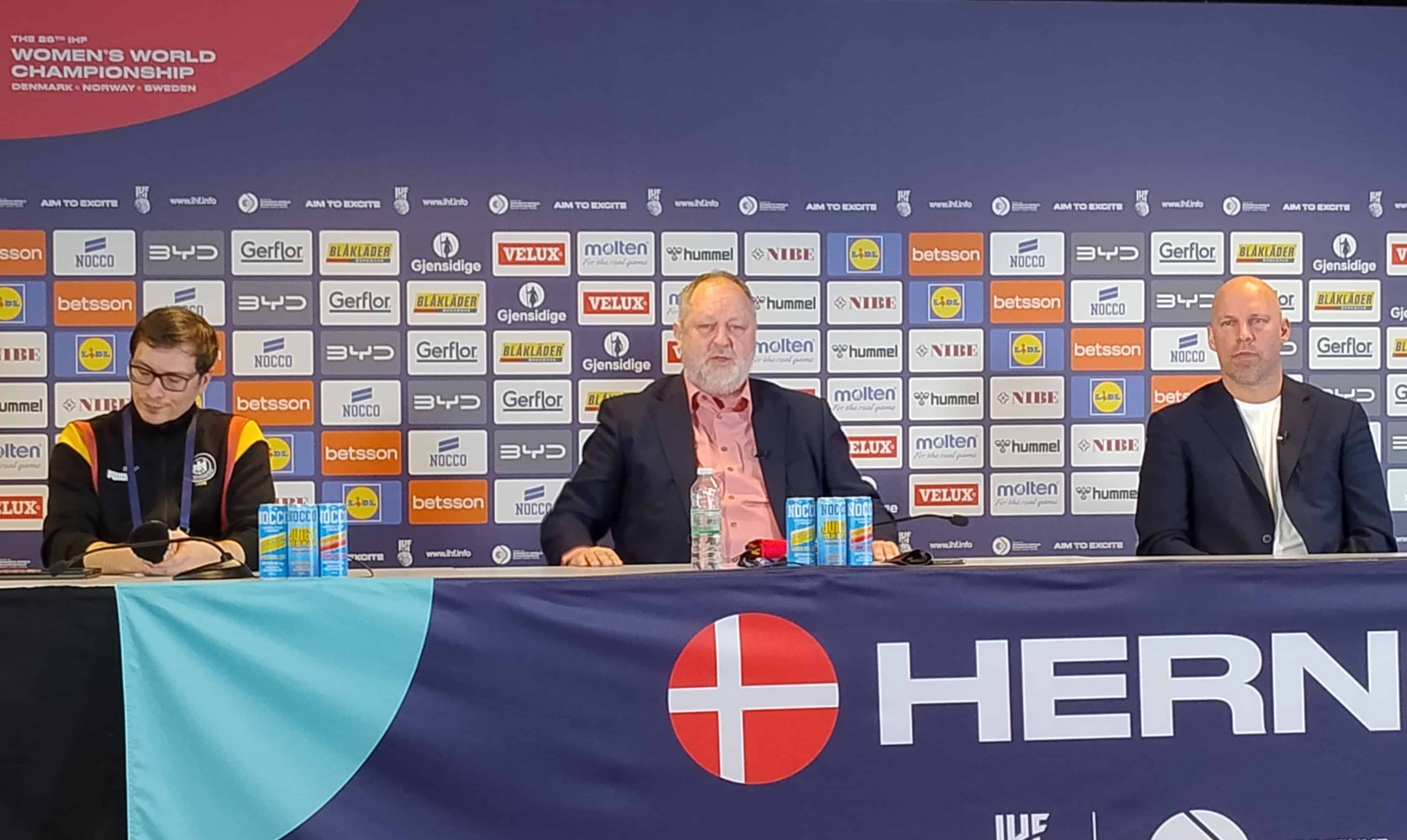 Handball WM 2023 Frauen - DHB Abschluss-Pressekonferenz am 17.12.2023 in Herning - Axel Kromer, Andreas Michelmann, Tobias Krumm (von rechts) - Copyright: SPORT4FINAL