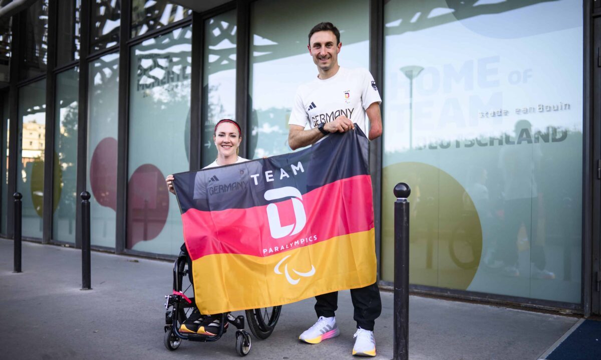 Paralympics Paris 2024 - Edina Müller und Martin Schulz Fahnenträger Deutschland DBS - Copyright: Kevin Voigt / DBS