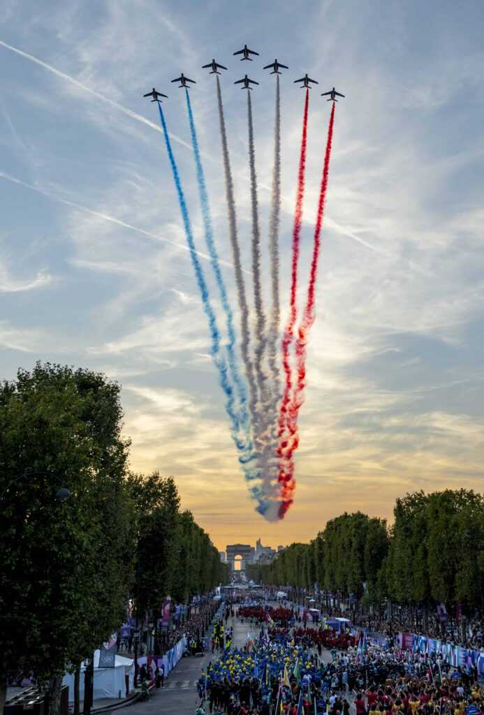 Paralympics Paris 2024 Eröffnungsfeier - Die Patrouille de France fliegt in Formation über den Place de la Concorde während der Eröffnungsfeier der Eröffnungsfeier der Paralympischen Spiele 2024 in Paris - Copyright Foto: OIS/IOC/Joel Marklund Paralympics Paris 2024 Eröffnungsfeier - Die Patrouille de France fliegt in Formation über den Place de la Concorde während der Eröffnungsfeier der Eröffnungsfeier der Paralympischen Spiele 2024 in Paris - Copyright Foto: OIS/IOC/Joel Marklund