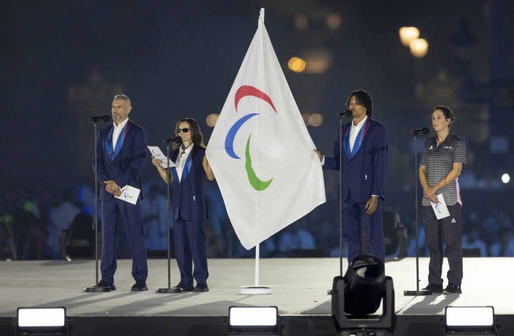 Paralympics Paris 2024 Eröffnungsfeier - (v.l.n.r.) Franck Bornerand FRA Rollstuhlbasketball-Trainer, Sandrine Auriers-Martinet FRA Para Judo-Athletin, Arnaud Assoumani FRA Para Leichtathletin und Manon LOMBARD Rollstuhl-Rugby-Funktionärin legen den paralympischen Eid während der Eröffnungsfeier der Paralympischen Spiele 2024 in Paris ab - Copyright Foto: OIS/IOC/Hassan Wamwayi Paralympics Paris 2024 Eröffnungsfeier - (v.l.n.r.) Franck Bornerand FRA Rollstuhlbasketball-Trainer, Sandrine Auriers-Martinet FRA Para Judo-Athletin, Arnaud Assoumani FRA Para Leichtathletin und Manon LOMBARD Rollstuhl-Rugby-Funktionärin legen den paralympischen Eid während der Eröffnungsfeier der Paralympischen Spiele 2024 in Paris ab - Copyright Foto: OIS/IOC/Hassan Wamwayi