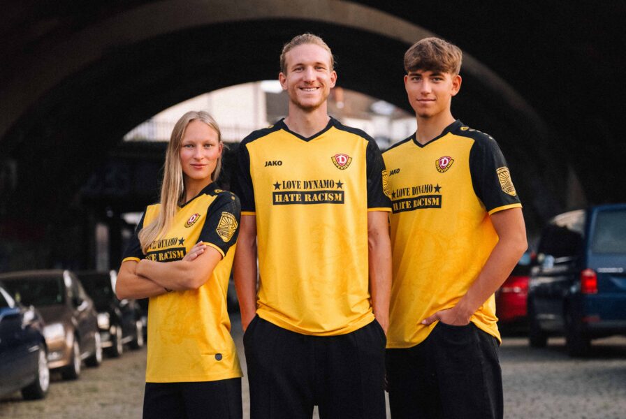 SG Dynamo Dresden Fußball Trikot LOVE DYNAMO HATE RACISM - Aline Bartlick von Dynamos Frauenteam, Vinko Sapina von den Profis und Janis Schrumpf aus der U19 - Copyright: SG Dynamo Dresden