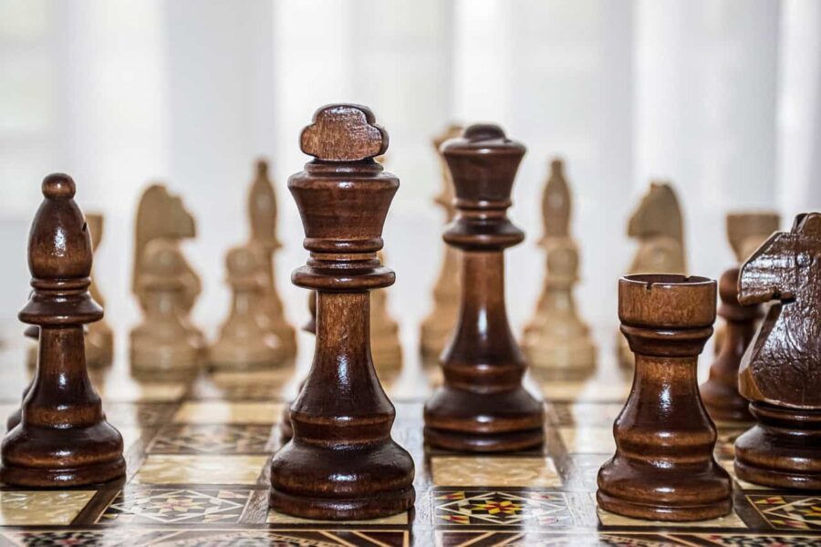 Schach Sport Denk Geschicklichkeit Spiele - Copyright: https://pixabay.com/photos/chess-chess-game-chess-match-7104681/ - Lizenz: Pixabay Licence. Bild von Ri Butov auf Pixabay.