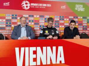 Handball EM 2024 EHF EURO Deutschland DHB Abschluss-Pressekonferenz in der Stadthalle Wien mit DHB-Präsident Andreas Michelmann, Bundestrainer Markus Gaugisch und DHB-Sportvorstand Ingo Meckes (v.l.) – Copyright: Frank Zepp / SPORT4FINAL