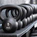 Funktionelles Training Kettlebell - Copyright: https://pixabay.com/de/photos/kettlebell-crossfit-ausr%C3%BCstung-5679666/ - Lizenz: Pixabay Licence. Bild von Alexandre auf Pixabay.