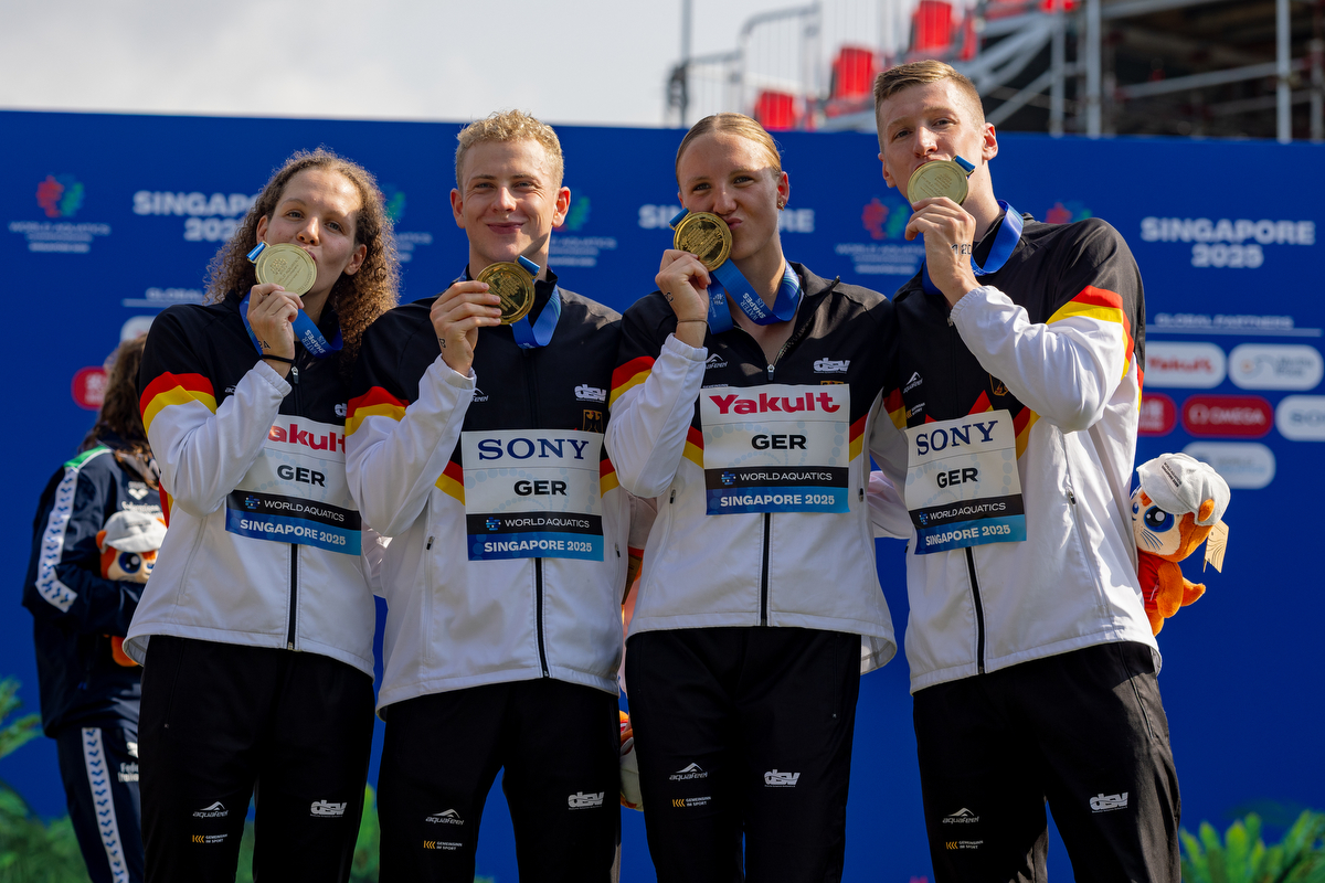 Schwimm WM 2025 Singapur - Freiwasser Mixed Team Staffel Deutschland DSV, v.l. Celine Rieder, Oliver Klemet, Isabel Gose, Florian Wellbrock - Copyright: Deutscher Schwimm-Verband / Jo Kleindl