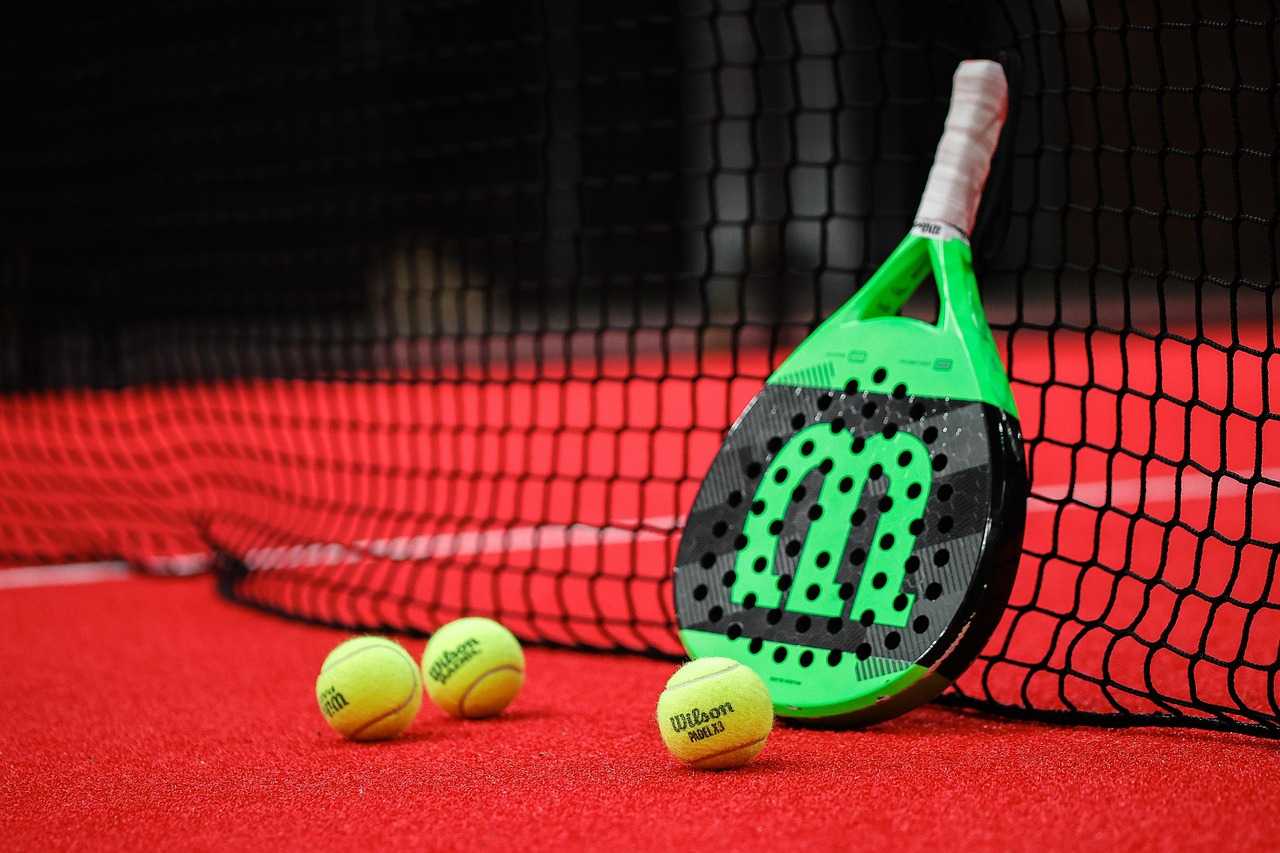 Padel Racket Tennis Ball - Copyright: https://pixabay.com/photos/padel-padel-racket-tennis-balls-6322447/ Lizenz: Kostenlose Pixabay Licence. Bild von Jonas auf Pixabay.