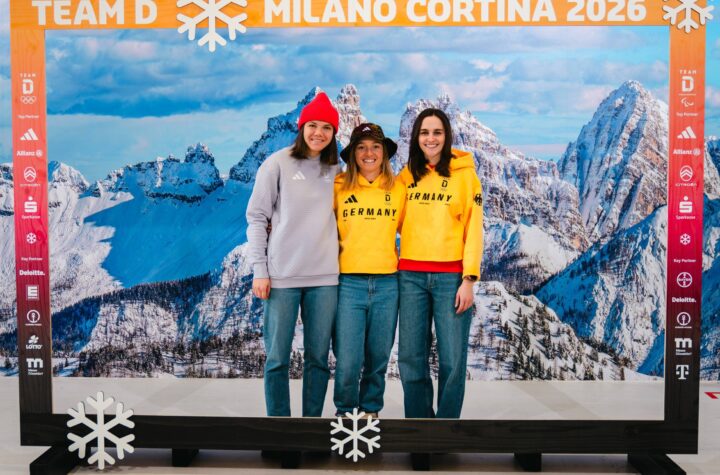 Olympia 2026 Mailand Team Deutschland Einkleidung - Skispringerinnen Agnes Reisch, Katharina Schmid und Selina Freitag bei der Team Deutschland Einkleidung vor den Olympischen Spielen in Mailand Cortina - Copyright ©: Team Deutschland