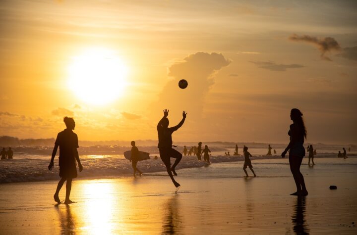 Teamgeist Sport News Sportwetten - Copyright: https://pixabay.com/photos/sunset-volleyball-beach-silhouette-5560658/ Lizenz: Kostenlose Pixabay Licence. Bild von Peggy und Marco Lachmann-Anke von Pixabay.