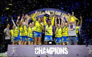 Handball EHF FINAL4 Frauen - Metz Handball Trophäe - Copyright: EHF/kolektiff
