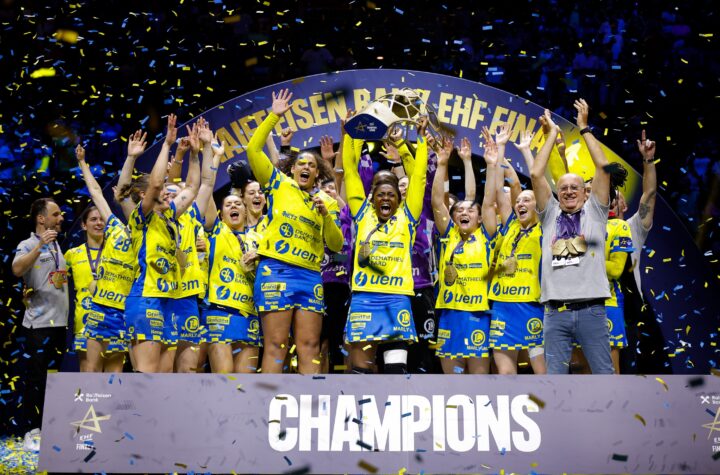 Handball EHF FINAL4 Frauen - Metz Handball Trophäe - Copyright: EHF/kolektiff