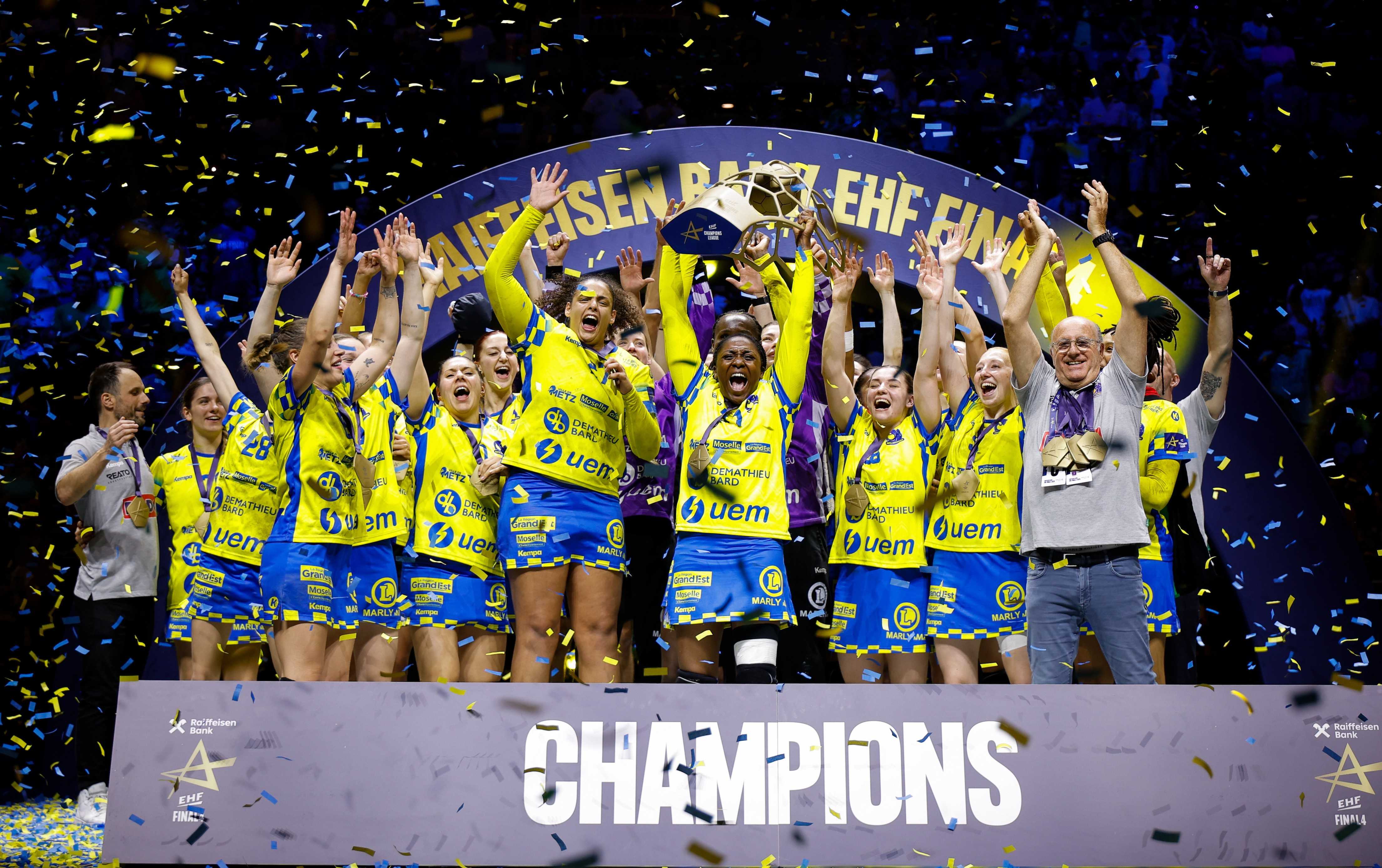 Handball EHF FINAL4 Frauen - Metz Handball Trophäe - Copyright: EHF/kolektiff