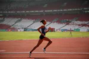 Bewegung Sport Leistung Laufen - Copyright: https://pixabay.com/photos/woman-runner-sport-running-run-5605529/. Lizenz: Kostenlose Pixabay Licence. Bild von Mahmur Marganti von Pixabay.