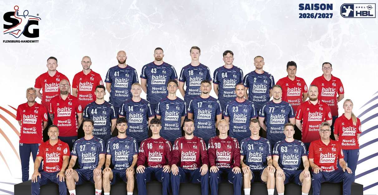 Handball Bundesliga SG Flensburg-Handewitt Saison 2026 2027 EHF European League - Hintere Reihe v.l.: Physiotherapeut Janek Schmeling, Athletik- und Performance-Trainer Michael Döring, Arnar Freyr Arnarsson, Blaž Blagotinšek, Moritz Frederik Detlefsen, Lasse Møller, Simon Pytlick, Torwarttrainer Rayco Rodriguez Plata, Physiotherapeut Torben Helmer. Mittlere Reihe v.l.: Mannschaftsarzt Dr. med. Torsten Ahnsel, Trainer Aleš Pajović, Aymeric Minne, Emil Bergholt, Niclas Kirkeløkke, Marko Grgić, Kent Robin Tønnesen, Luca Witzke, Co-Trainer Simon Hennig, Physiotherapeutin Farina Pods. Vordere Reihe v.l.: Sportlicher Leiter Ljubomir Vranjes, Aksel Horgen, Patrick Volz, Catalin Haidu, Benjamin Burić, Simon Möller, Emil Jakobsen, Domen Novak, Teambetreuer Kay Bendixen. Copyright: SG Flensburg-Handewitt Handball Bundesliga SG Flensburg-Handewitt Saison 2026 2027 EHF European League - Hintere Reihe v.l.: Physiotherapeut Janek Schmeling, Athletik- und Performance-Trainer Michael Döring, Arnar Freyr Arnarsson, Blaž Blagotinšek, Moritz Frederik Detlefsen, Lasse Møller, Simon Pytlick, Torwarttrainer Rayco Rodriguez Plata, Physiotherapeut Torben Helmer. Mittlere Reihe v.l.: Mannschaftsarzt Dr. med. Torsten Ahnsel, Trainer Aleš Pajović, Aymeric Minne, Emil Bergholt, Niclas Kirkeløkke, Marko Grgić, Kent Robin Tønnesen, Luca Witzke, Co-Trainer Simon Hennig, Physiotherapeutin Farina Pods. Vordere Reihe v.l.: Sportlicher Leiter Ljubomir Vranjes, Aksel Horgen, Patrick Volz, Catalin Haidu, Benjamin Burić, Simon Möller, Emil Jakobsen, Domen Novak, Teambetreuer Kay Bendixen. Copyright: SG Flensburg-Handewitt